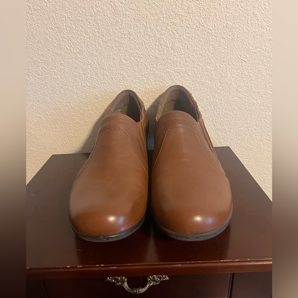 🐈⬛ Rockport Camel Brown Heeled Loafer
Clogs Size 11